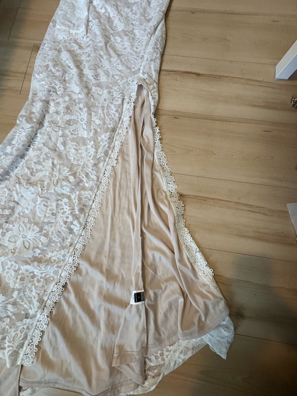 SHEIN-Elegant Off-Shoulder White Lace Evening Gown with Side Slit - Picture 8 of 11